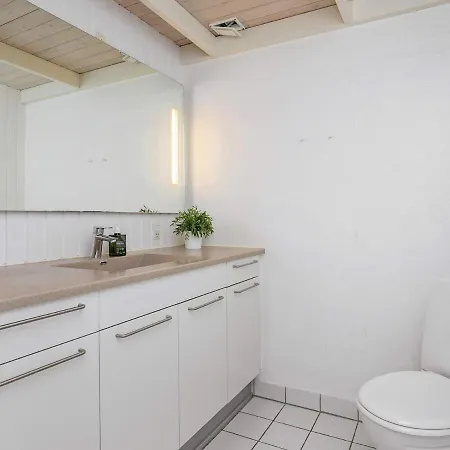 10 Person In L Kken Gronhoj (Nordjylland)