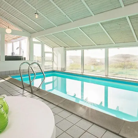 בית נופש Luxury House With Pool