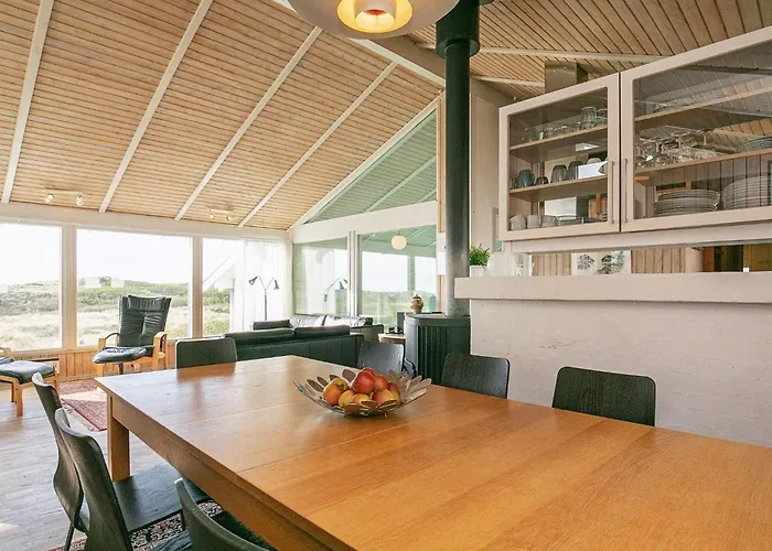 Luxury House With Pool Ferienhaus